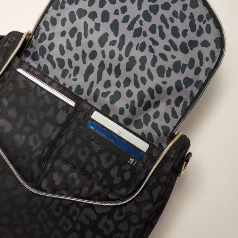 Lady Boss Shoulder Bag Black - Stella&Dot - Picture 4 of 7